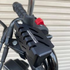 ホンダ モンキー125 CT125 共通 フロントマスターシリンダーガード CT125 Monkey125 Brake Oil Guard Revolution フロントブレーキオイルタンクカバー (Black)