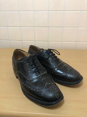 12万ほどで購入 ★ Church's チャーチ メダリオンスタッズ付きエッグトゥシューズ レザーシューズ　BURWOOD 2S ブラック　サイズ6.5 FK