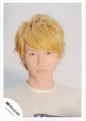 【中古】生写真(ジャニーズ) 関ジャニ∞/大倉忠義/顔アップ・衣装グレー・背景白/公式生写真