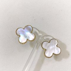 K18YG 白蝶貝　クローバーモティーフピアス