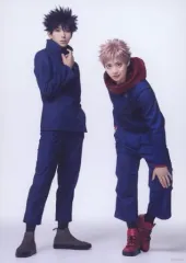 【中古】生写真(男性) 佐藤流司(虎杖悠仁)・泰江和明(伏黒恵)/キャラクターショット・2Lサイズ/舞台「呪術廻戦」-京都姉妹校交流会・起首雷同- ランダム2L判ブロマイド グループB