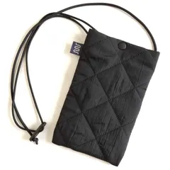 キルティングポリエステル「ブラック」スマホポシェット　スマホポーチ　サコッシュ　ミニショルダーバッグ　キルト生地　軽量