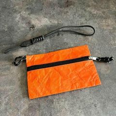 ポーチ　小物入れ　タイベック　ストラップ付き　軽量　キャンプ　登山　オレンジ