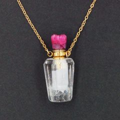 クオーツの香水瓶ネックレス