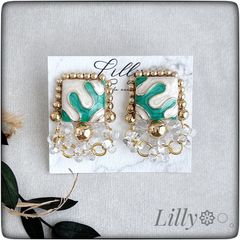 #728 ハンドメイド/ビーズ刺繍/ゴールド/揺れる/大ぶりピアス イヤリング