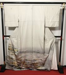 【中古】Mサイズ 留袖 正絹 薄グレー地に霞模様 色留袖