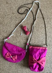 丸ポシェットとバネ口ポシェット　リンクコーデ　レッド×ショッキングピンク