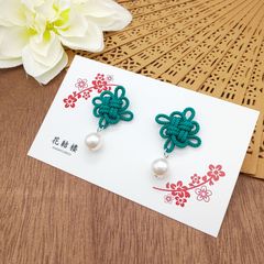 【受注制作】吉祥結びのピアス・イヤリング（深緑） 和風 中華風 チャイナ 中国結び 飾り結び 組紐