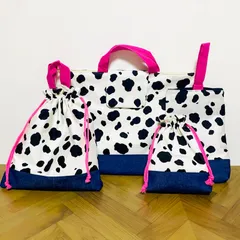293様専用　入園入学セット　４点　オーダー品　レッスンバッグフラップ付き　体操服袋　上履き袋　巾着袋（コップタオル入れ）　ピンク×牛柄×デニムネイビー