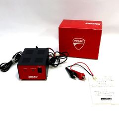 >DUCATI D1212TR バッテリーチャージャー 車 バイク 充電器 レッド 箱あり バイクアクセサリー ドゥカティ ◇TA2629
