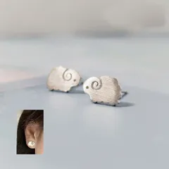 Terseひつじモチーフのピアス お正月 干支の羊が幸運を運んで来ます。　ペア売り　　925シルバーSheep-silver シルバー 誕生日プレゼント ホワイトデー   年末コーデ  冬コーデ  sa0043a