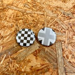 2個セット チェッカーフラッグ + モノクロユニオンジャック 缶バッジ 32mm モッズマーク イギリス国旗 UK バッチ バッヂ ロッカーズ PUNK パンク べスパ トライアンフ