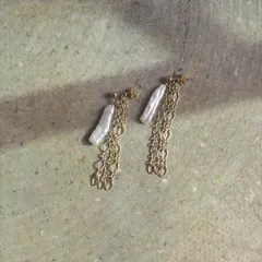 Ouca（ウーサ）ピアス／　　【一点もの】スティックパールとフリンジチェーンの2wayピアス