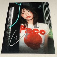 QWER シヨン 直筆サイン スチール写真(2Lサイズ)