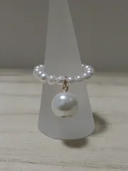 NO348　ホワイトパールリング・揺れる大粒パール付き・フリーサイズ