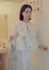 韓国 freckle seoul rose cropped blouseブラウス freckle(プレクル) ブラウス・シャツ(レディース) - 海外通販のBUYMA