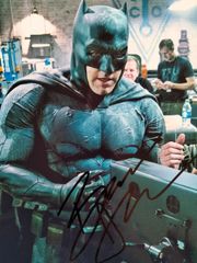 벤 애플렉 친필 사인들이 초대형 사진…Ben Affleck…저스티스 리그