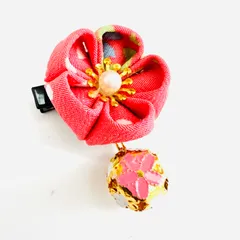 【和風髪飾り】さくらモチーフ つまみ細工風クリップ（鈴付き）七五三・夏祭り・ひな祭り・お正月・写真撮影にも／子供向けヘアアクセサリー ピンク柄