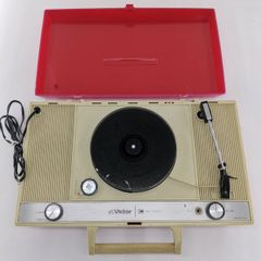 てる　　VICTOR  PE-8400　IC　ポータブル　プレーヤー Victor ビクター ポータブルレコードプレーヤー PE-8400 昭和