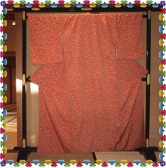 【洗える着物】桃色に木の小枝模様の着物