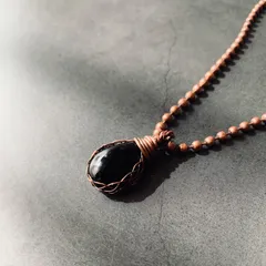 【送料無料 ／ボールチェーン付】天然石パワーストーン★ブラックストーン・ヴィンテージ感漂うペンダントトップ★ワイヤー燻し加工★エスニック・ボヘミアン・カジュアルスタイル★ハンドメイドアクセサリー・一点物・Only One