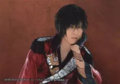 【中古】生写真(男性) 牧島輝(大倶利伽羅)/横型・キャラクターショット/Blu-ray・DVD「ミュージカル「刀剣乱舞」鶴丸国永 大倶利伽羅 双騎出陣-春風桃李巵-」ネルケオンラインショップ予約特典撮り下ろし写真(ライブver. 第1形態 Aパターン)