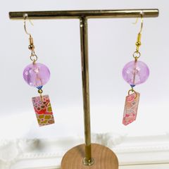 新作♪ 風鈴ピアス 桃色涼花透明特大玉 手描き和柄シェル短冊 浴衣 花 