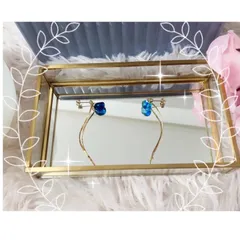 青いストーン　フープピアス　アシンメトリー　ブルービーズ　カーブピアス