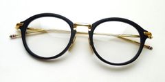 【福山さんなど有名人も愛用する人気モデル】THOM BROWNE（トムブラウン）　UEO011A-410-49（matte navy - gold）