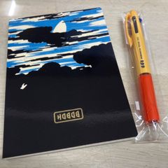 ほぼ日手帳2025の購入特典、ほぼ日の5mm方眼ノート(黒)とuni（三菱鉛筆）のJETSTREAM３色ボールペン