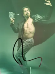 セール中…ロバート・ダウニー・ジュニア直筆サイン入り2Lサイズ写真… Yahoo!オークション -「ロバートダウニーjr サイン」の落札相場