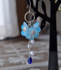 1821.天然石 琉球ガラス マリン じゃれ猫 レジン キーホルダー - メルカリ