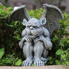 頬杖をついて考え事をしているような表情が愛らしい超ーーーぅ巨大