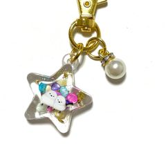 シマエナガのぷっくりキーホルダー　ハンドメイド　レジン　さざれ石　カラフル