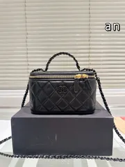 【今日特価】Chanel Lipstick Case & Makeup Box - シャネル リップスティック ケース ＆ メイクボックス