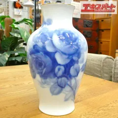大倉陶園 花瓶白磁【 美品】人気のオールドブルーローズ 大倉陶園 花瓶白磁【 美品】人気のオールドブルーローズ