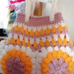 手編み　ぷっくりお花のモチーフバック