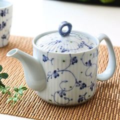 ティーポット おしゃれ ポット 急須 鎬ポット 磁器 和モダン 日本製 モダン 波佐見焼 和風 洋風 和食器 洋食器 茶器 ブルーアラベスクポット