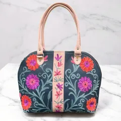ショルダーバッグ ハンドバッグ 2WAY 牛革 カシミール刺繍 ボストン型 ネイビー ピンク フラワーモチーフ 大容量 レディース エスニックデザイン 一点物 ハンドメイド 高級感 軽量 おしゃれ 個性派 花柄バッグ ギフト プレゼント