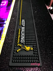 ジョニー・ウォーカー 木製壁飾りフック 約30cm x 40cm ジョニー・ウォーカー 木製壁飾りフック 約30cm x 40cm