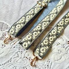 No.41 ショルダーベルト　スマホストラップ 3㎝幅 インド刺繍リボン ハンドメイド 薄青レース　スパンコール