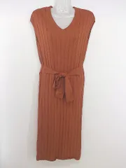 ◇ ◎ titivate ティティベイト Vネック ノースリーブ 膝下丈 ワンピース サイズS ブラウン系 レディース P  【中古】 【1209130002758】のサムネイル