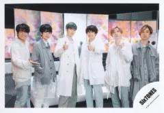 【中古】生写真(ジャニーズ) SixTONES/集合(6人)/横型・膝上/シングル「僕が僕じゃないみたいだ」MVオフショット/公式生写真