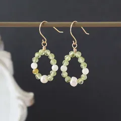 【6月、8月誕生石】ペリドット＆小粒変形淡水パール＆マザーオブパールホワイト ラウンジカット　しずくモチーフ / 14KGF（ゴールドフィルド）製 フックピアス