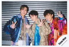 【中古】生写真(ジャニーズ) Snow Man/渡辺翔太・阿部亮平・目黒蓮/横型・上半身/シングル「ブラザービート」MV＆ジャケ写オフショット/公式生写真