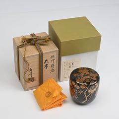 前端雅峰作 桐蒔絵 大棗 内金溜塗 定家緞子仕覆 茶道具 共箱　FQ1153 前端雅峰作 桐蒔絵 大棗 内金溜塗 銀溜塗 定家緞子仕覆 茶道具 FQ1153