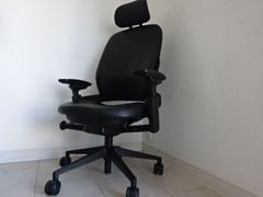 Steelcase 　スチールケース　リープチェアＶ２　ヘッドレスト付　黒革　レザー　ランバーサポート機能
