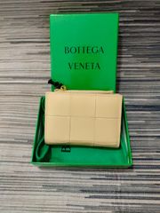 箱付き！早い者勝ちBOTTEGA VENETA財布/二つ折り財布　極🌟美品💞可愛いஐお得な特典のお知らせベージュ