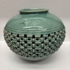 C壁 高麗青磁 青磁 海泉 透かし彫り 網目壺 韓国人間文化財 伝統工芸