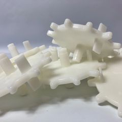 白い歯車1個　工作　プラスチック　マテリアル　送料無料　モノファクトリー
